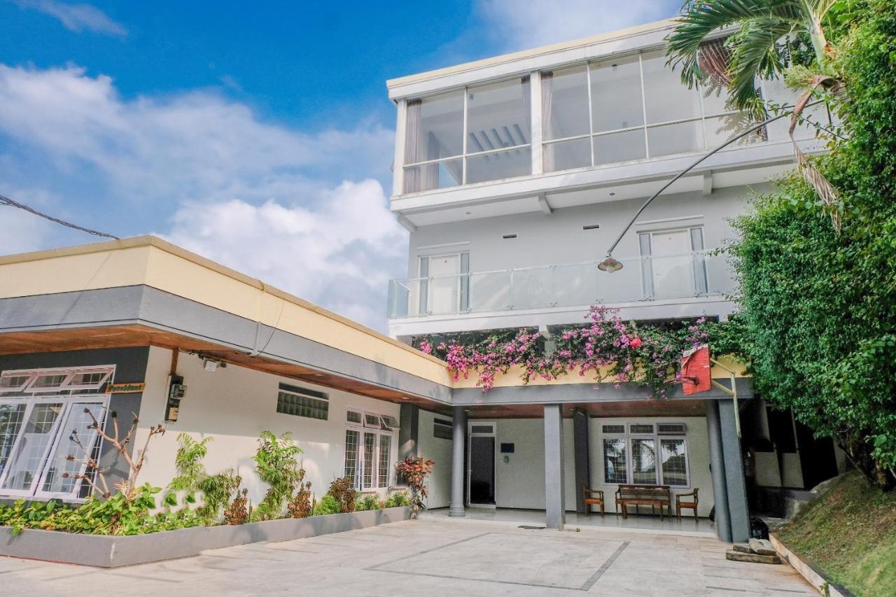 Oyo 803 Toetie Hotel Batu  Exterior foto