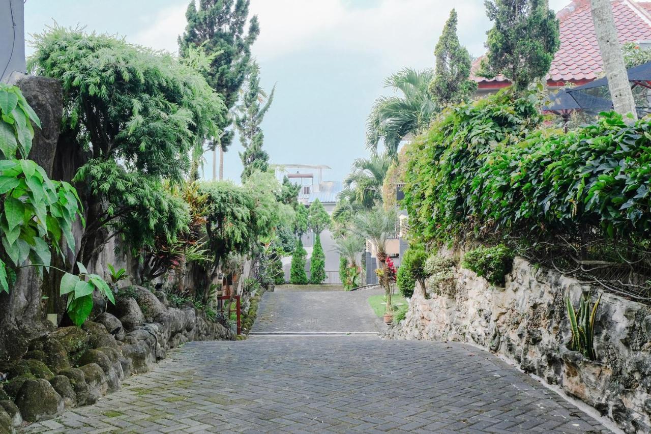 Oyo 803 Toetie Hotel Batu  Exterior foto