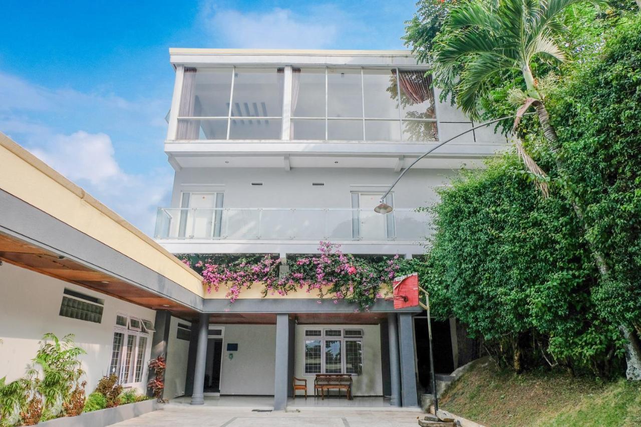 Oyo 803 Toetie Hotel Batu  Exterior foto